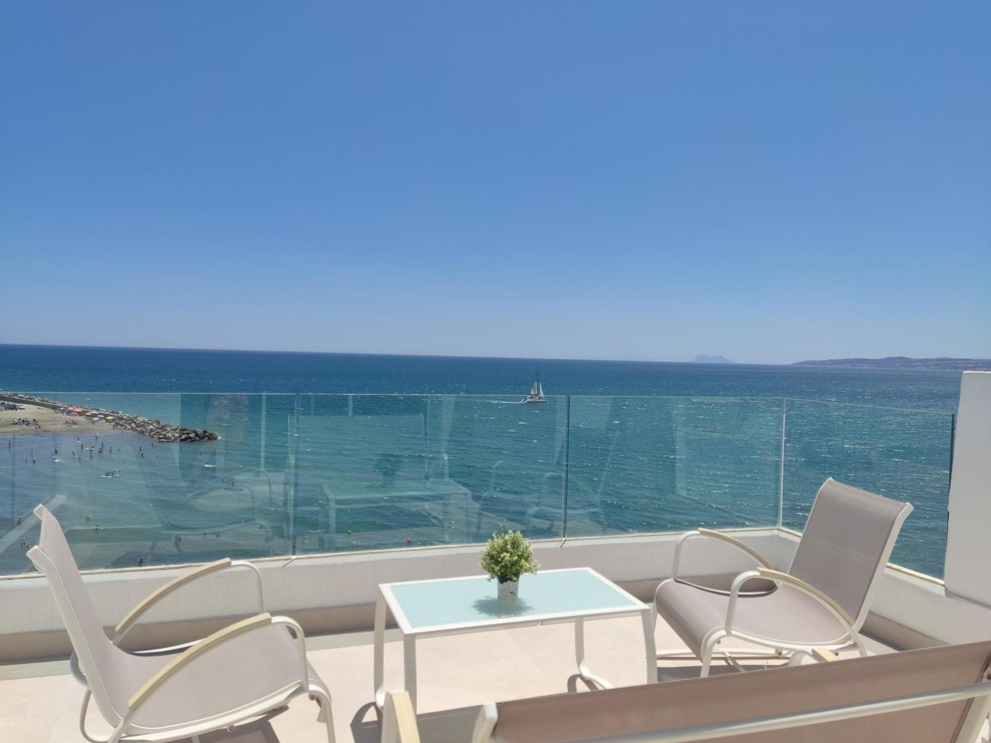 Апартаменти Front Sea View Penthouse Естепона Екстер'єр фото
